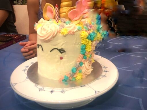 Unicorn cake with decorative flowers. 