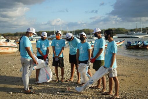 A group of volunteers getting ready to clean up the beach.